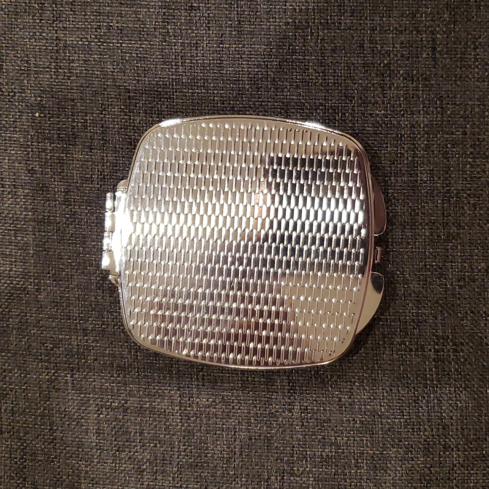 Pinup Compact Mirror - Picture 3 of 3
